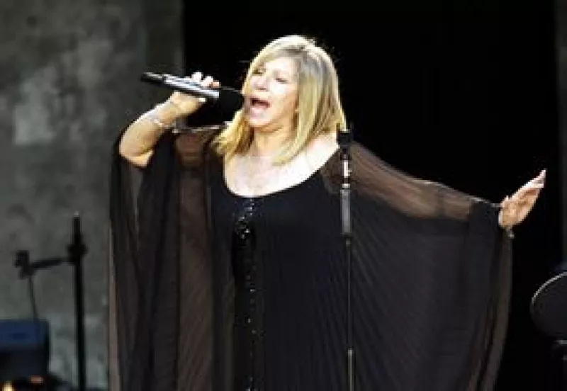 La ganadora del Oscar recaudará fondos por medio una presentación con un costo de dos mil 500 dólares la entrada.