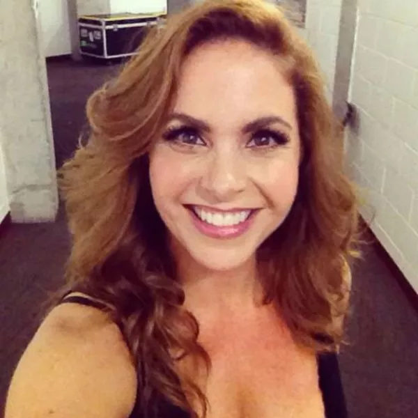 La cantante reaparecerá en su nueva televisora al ser parte de la entrega de Premios Tu Mundo, que se llevará a cabo este jueves y donde Aarón Díaz también participa.