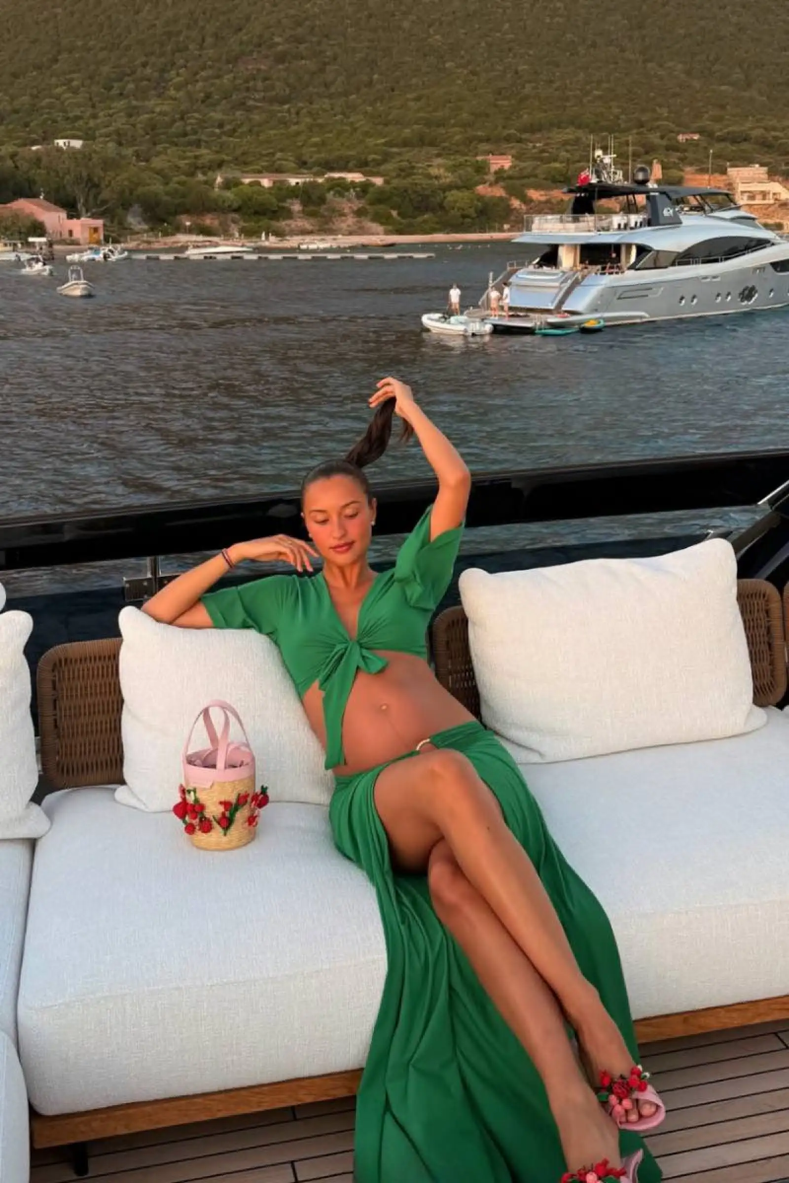 Alexandra Leclerc en Cult Gaia y Aquazzura