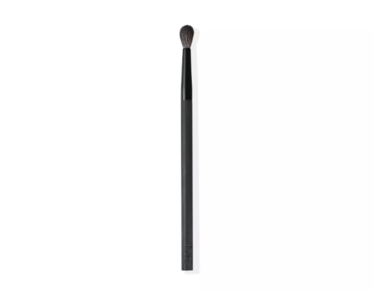 Brocha para difuminar, No. 42, NARS, $630; Sephora.