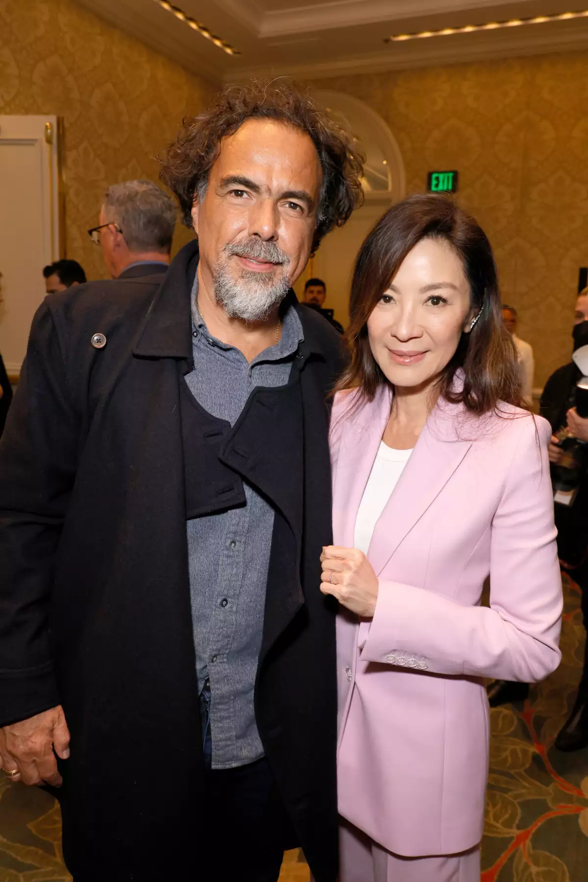 Alejandro González Iñárritu y Michelle Yeoh