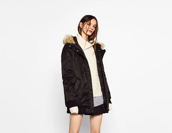 PARKA PLUMAS CAPUCHA