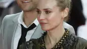 JOSHUA JACKSON Y DIANE KRUGER. Los actores instalaron paneles solares en su casa de Los Ángeles para ahorrar energía, además compraron coches híbridos, una camioneta biodiesel y cada que pueden utilizan la bicicleta.