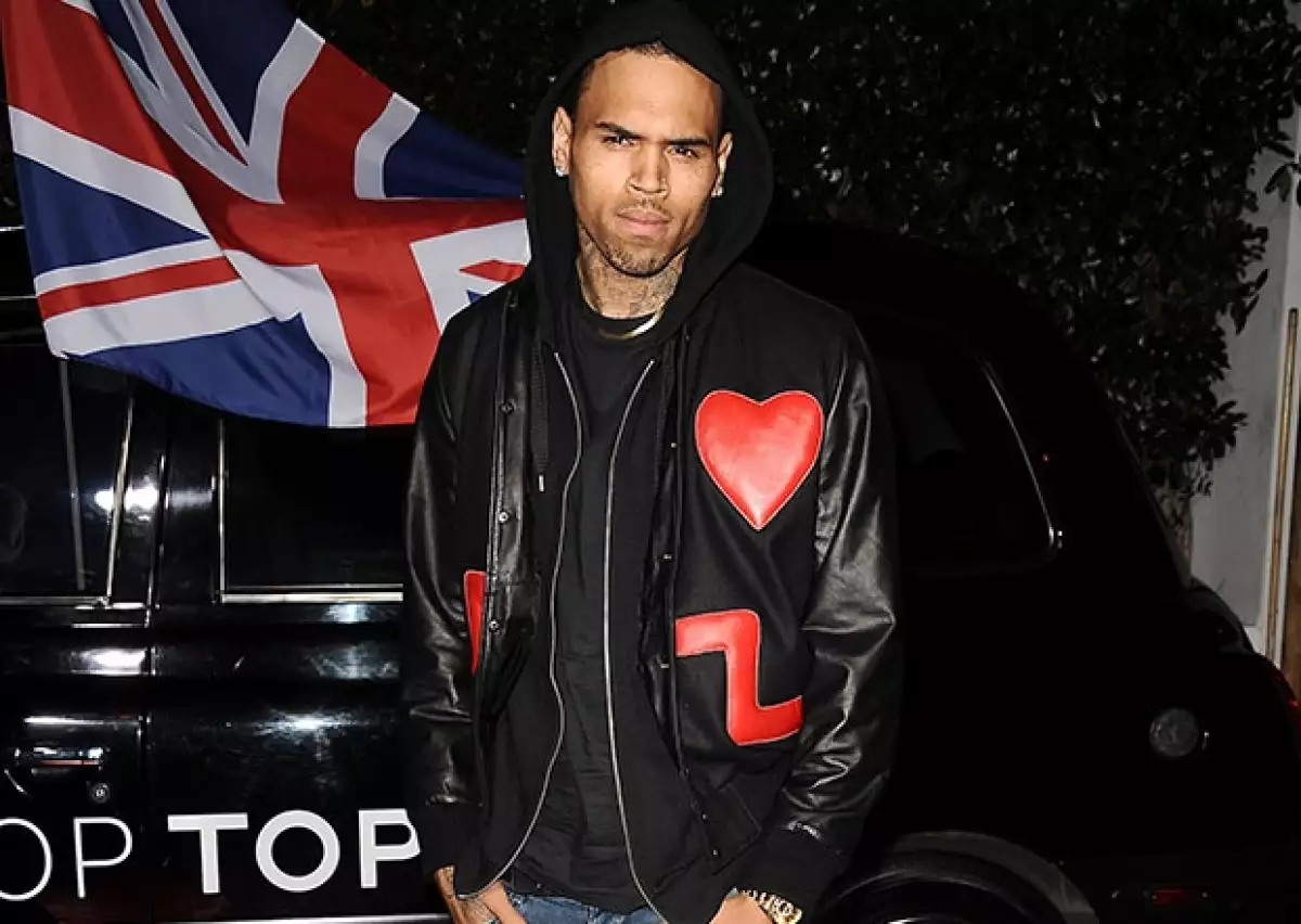 El cantante asistió a la fiesta de `Topshop/Topman´ acompañado de su ex, la modelo Karrueche Tran justo un día antes del 14 de febrero; noche en que no se dirijieron la palabra.