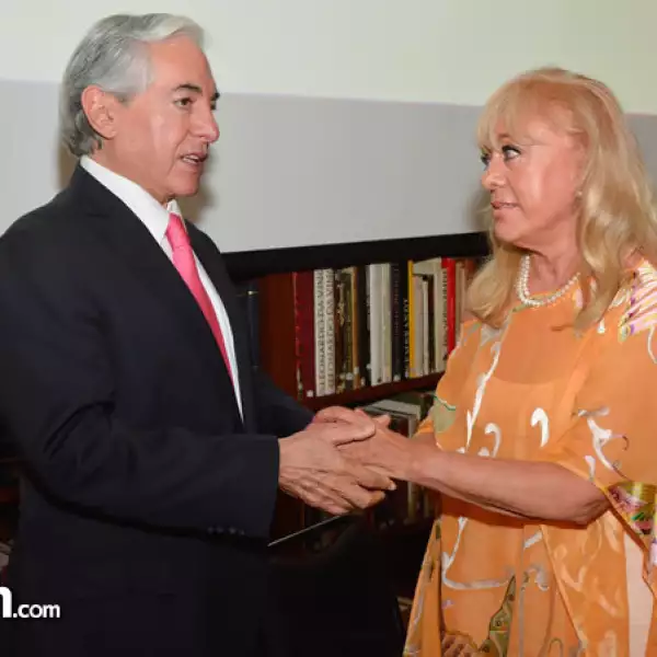 Alejandro Carrillo Castro con Lilia Reyes Spindola.