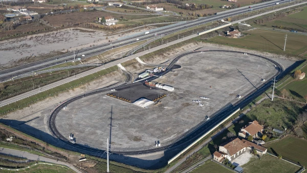 La carretera de Aleatica que carga coches por inducción