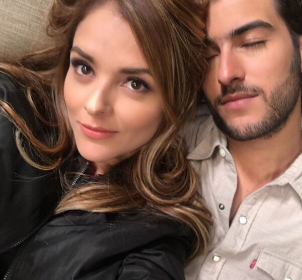 Grettell compartió esta foto junto a Juan Pablo antes de dormir.