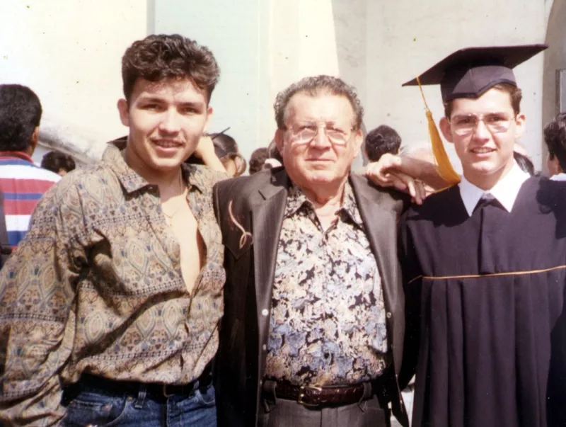 Poncho, don Cruz y Joel Lizárraga.jpg