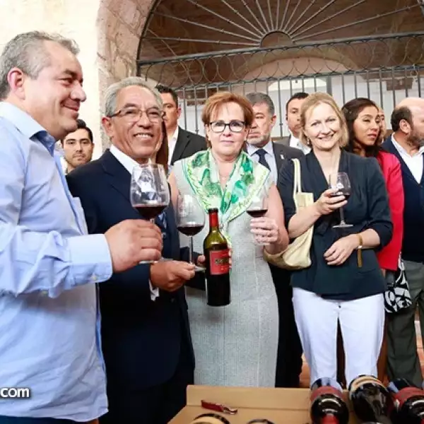 Salvador Jara,Catherine Ettinger y Sonja Hyland