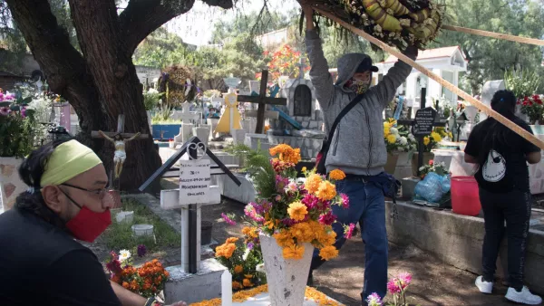 Día de Muertos en los panteones