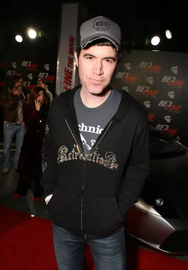 Tom actualmente está retirado y se dedica a la fotografía.