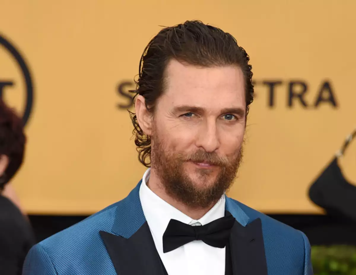 De Matthew Mcconaughey a Zac Efron... Te contamos de los galánes y empresarios de Hollywood que se han enamorado de las latinas.
