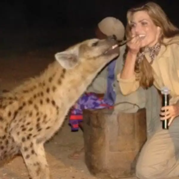 Una de las especies más desagradables pero con toda la valentía del mundo, Montserrat la abrazó.