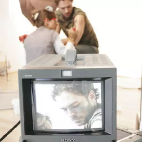 Manolo Cardona Backstage