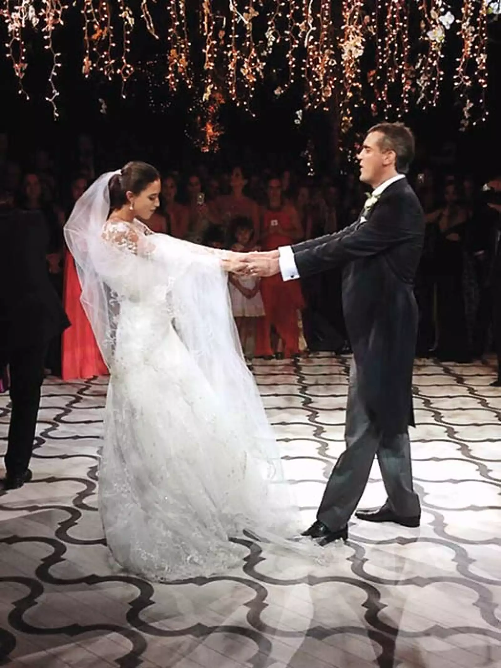 El Club Chileno Bay fue el espacio elegido por la pareja para celebrar su unión, a la cual acudieron miembros de sociedad y clase política mexicana