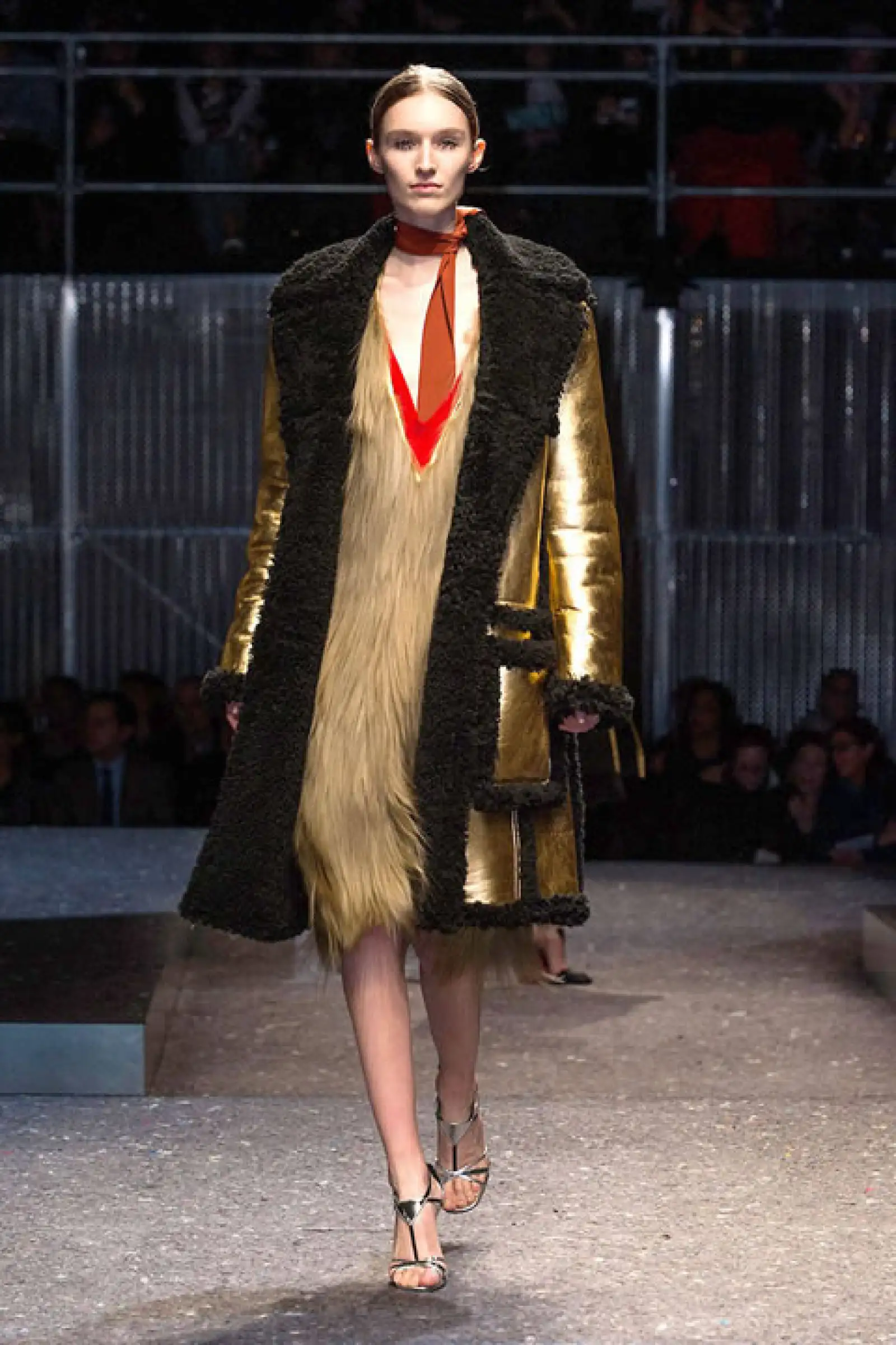 Look del desfile otoño -invierno 2014 de Prada.