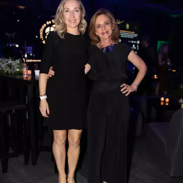 Valeria Irriarte y Shulamit Graber.jpg