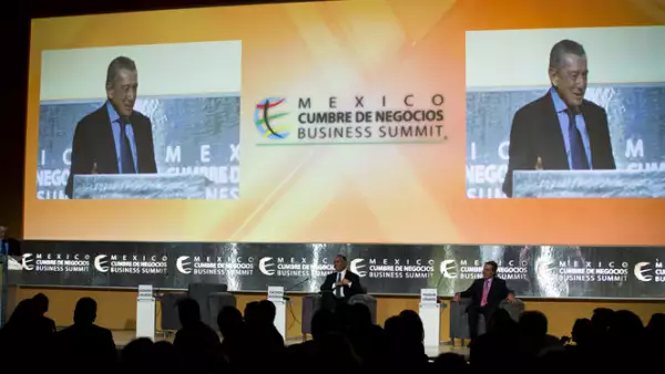 En la México Cumbre de Negocios participan líderes empresariales de México y el extranjero, jefes de Estado, líderes políticos, funcionarios, académicos, líderes de opinión y personalidades de la sociedad civil.