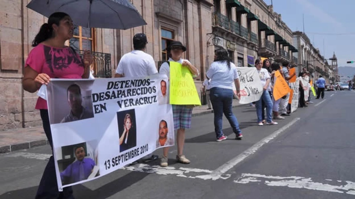 ciudadanos se manifiestan contra las desapariciones forzadas