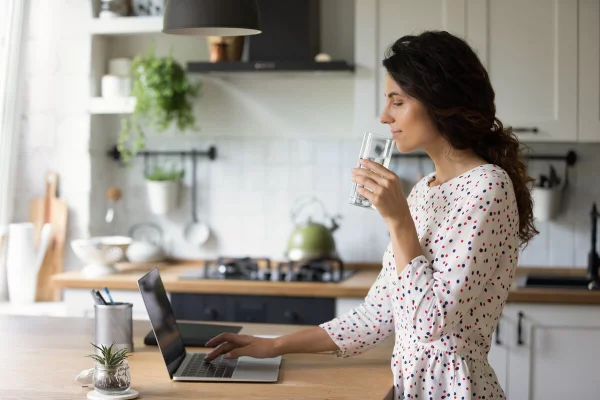 Healthy,Habit.,Relaxed,Female,Freelancer,Working,From,Home,Start,Work