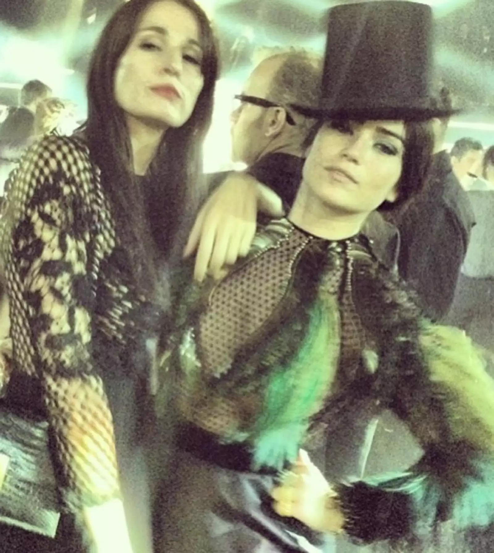 Victoria es arriesgada con sus outfits.