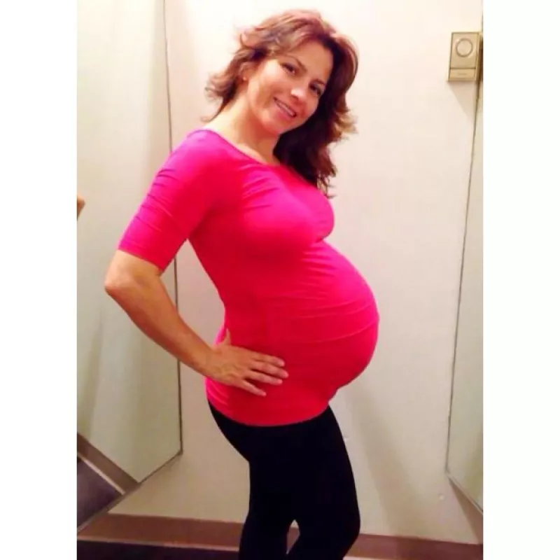 Aitana, la hija de la actriz con Eugenio Derbez está programada para nacer en los próximos días. Alessandra compartió una foto de su pancita, más que lista para ser mamá por primera vez.