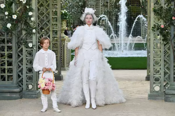 Chanel : Runway - Paris Fashion Week - Haute Couture Spring Summer 2018