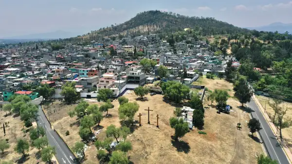 Imagen panorámica de la Ciudad de México en la que se observa la mancha urbana y terrenos deshabitados.