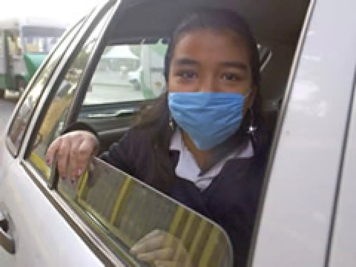 La población en la Ciudad de México ha recurrido al uso de cubrebocas para evitar el contagio de la enfermedad. (Foto: Notimex)