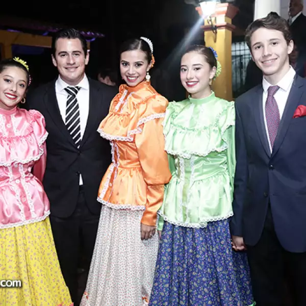 Valentina Gómez, Ricardo Abascal, Ennya Gómez, Doriett Gómez y Emiliano Castañon