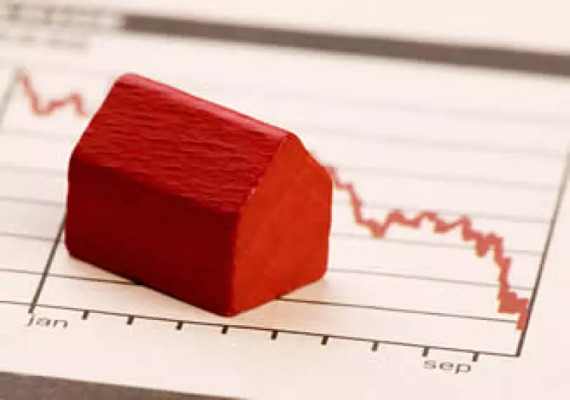 Otro factor que hace que la gente se aleje del mercado hipotecario es que los prestamistas ahora exigen mucho más efectivo por adelantado.  (Foto: Photos to Go)