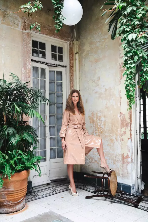 La supermodelo mexicana Elsa Benítez posa para la revista Quién