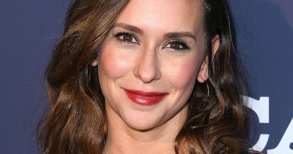 Jennifer Love Hewitt denounces sexist comments about her body