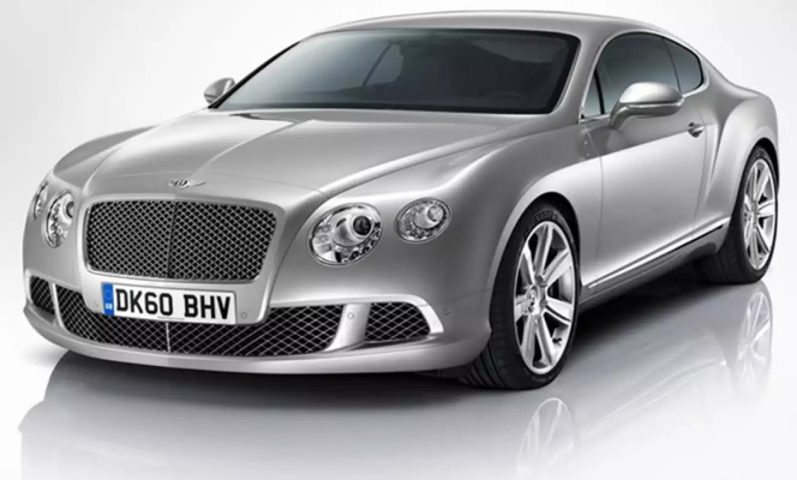 Los cambios en este modelo resaltan en los pasos de rueda más anchos y la línea lateral fue elevada ligeramente, lo que motivó a tener unos vidrios laterales de menor tamaño. En la parte posterior se modificaron las luces y la tapa de la cajuela.