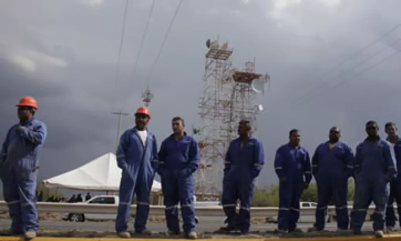 Se recaban testimonios de los trabajadores para esclarecer las causas de la explosión. (Foto: Reuters)