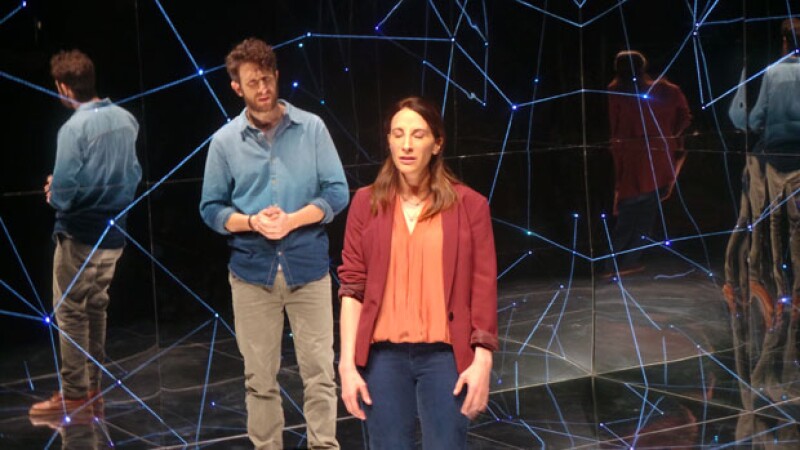 Mónica y Nacho en una de las escenas de Constelaciones.