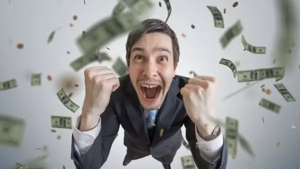 180907 salarios dolares is.jpg