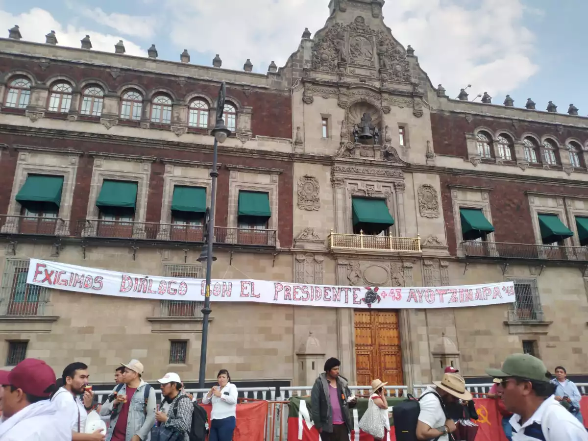 planton ayotzinapa zocalo.jpeg