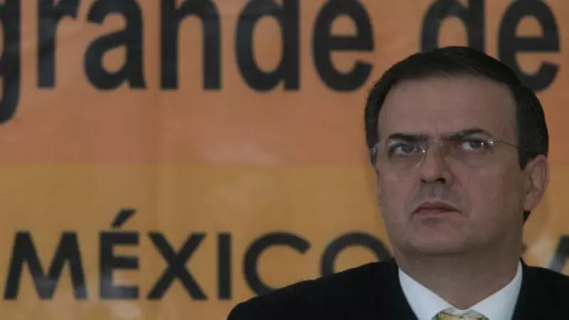 Ebrard pide candidatura de unidad
