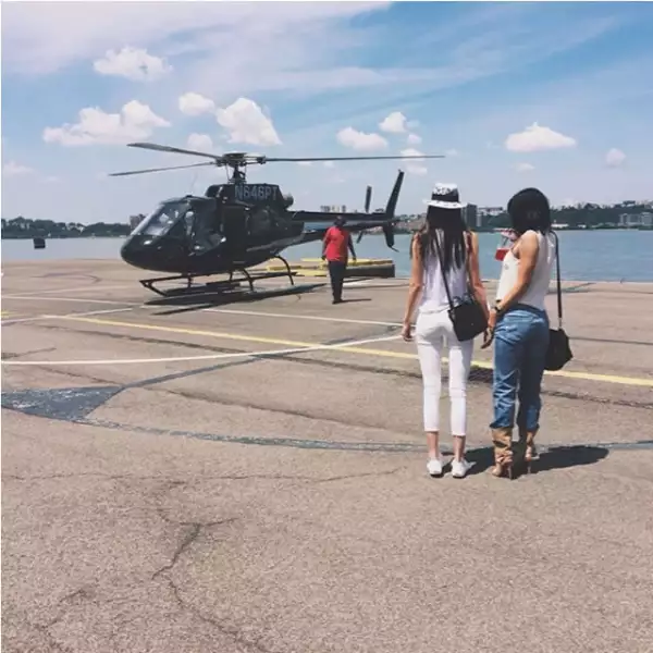Kyle Jenner viaja de regreso a casa en helicóptero después de unas merecidas vacaciones.