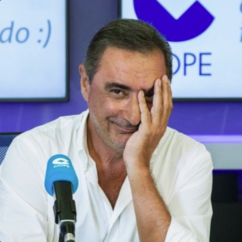 Periodista Que Se Toma Selfie En Bataclan Es Criticado Y Asi Responde