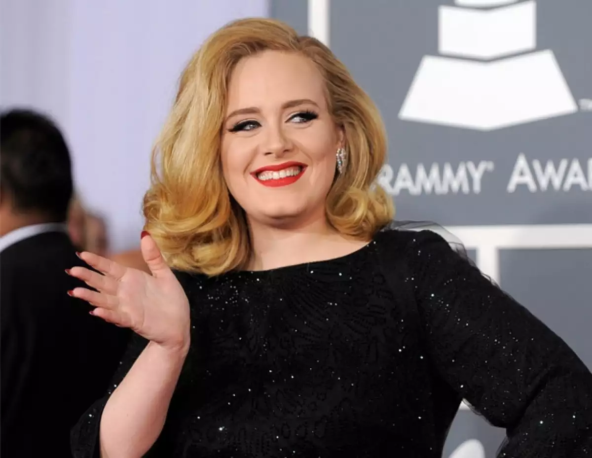 La cantante y la marca tienen, por lo menos, tres cosas en común: son británicos, nos fascinan y ahora trabajarán juntos en la creación de una nueva línea de ropa.