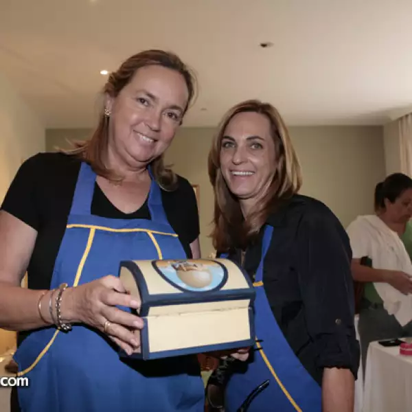 Liz Garate,Margara Lightbourn