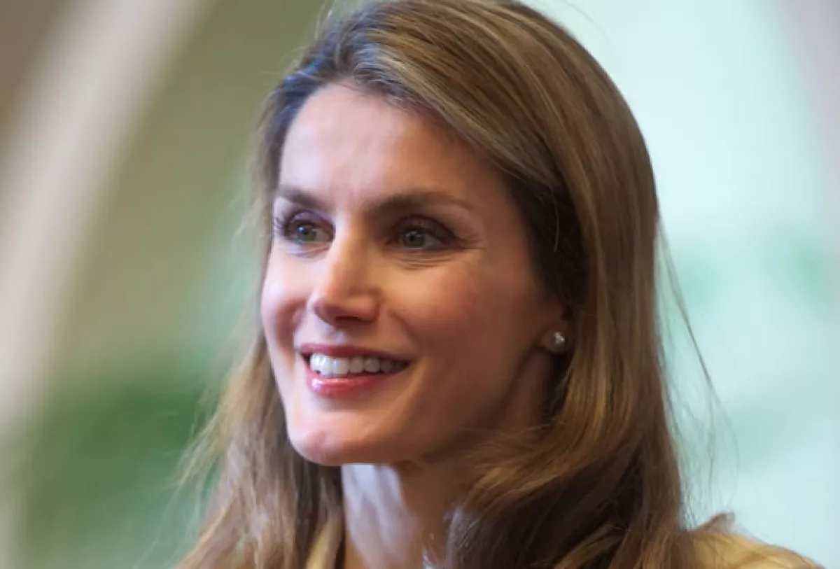 Letizia cedió a la presión y cambió sus looks.