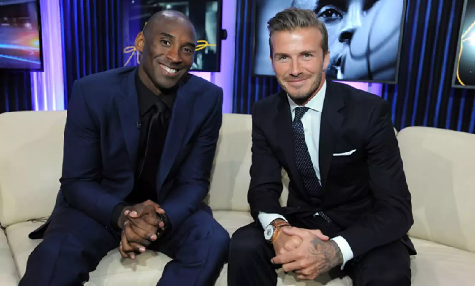 Con Time Warner, participó en el lanzamiento del nuevo canal por cable dedicado exclusivamente a los deportes. En la foto posa con el basquetbolista Kobe Bryan.