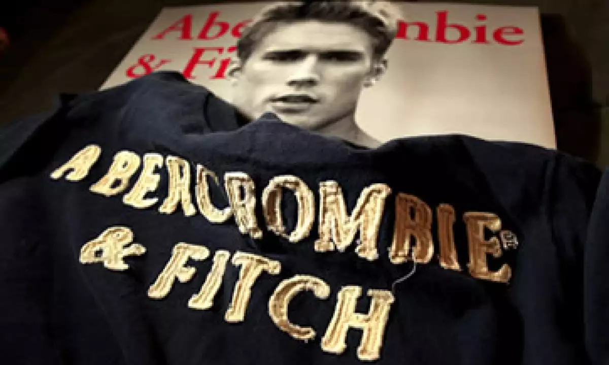 Según reportes, Abercrombie destruye sus existencias dañadas en vez de donarlas (Foto: AP)