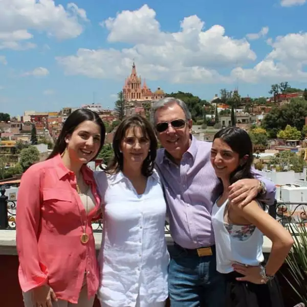 El conductor posó co su familia durante un viaje.
