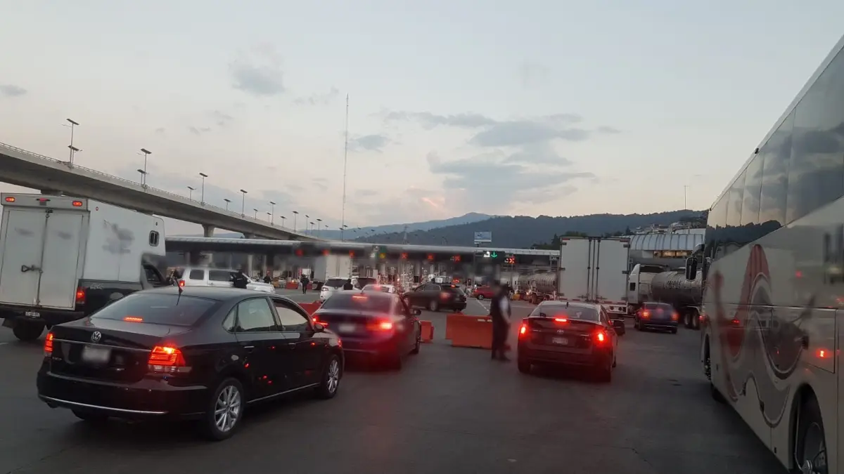 tráfico y bloqueo en la carretera mexico cuernavaca hoy