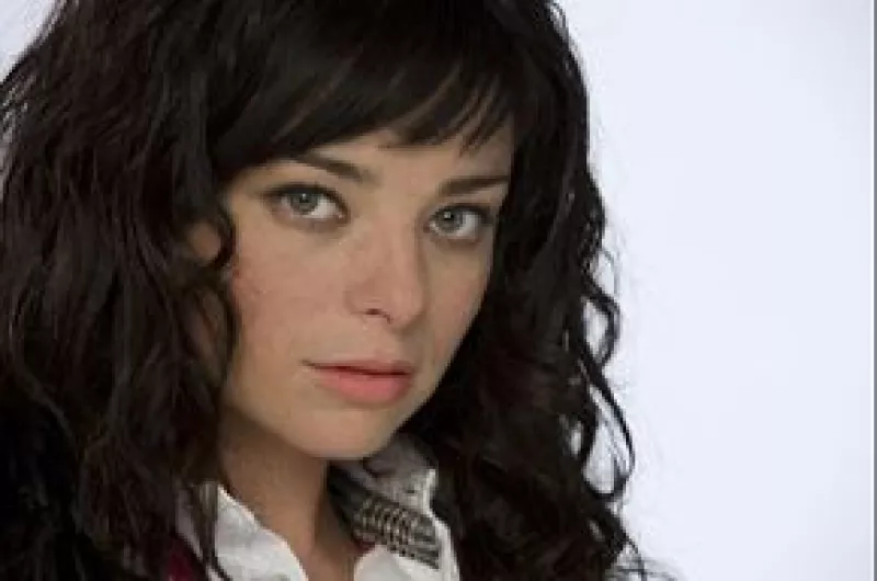 La intérprete de Antonella, líder de Las Divinas, explicó que ha ido al médico y hecho ejercicio para estar lista ahora que se acerca la premier del espectáculo en el Auditorio Nacional.