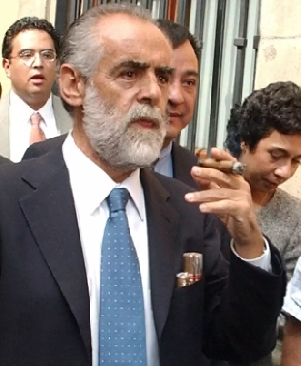 El presidente Felipe Calderón Hinojosa giró instrucciones al Gabinete de Seguridad para brindar todo el apoyo que requieren las autoridades y la familia del ex senador que se encuentra desaparecido.